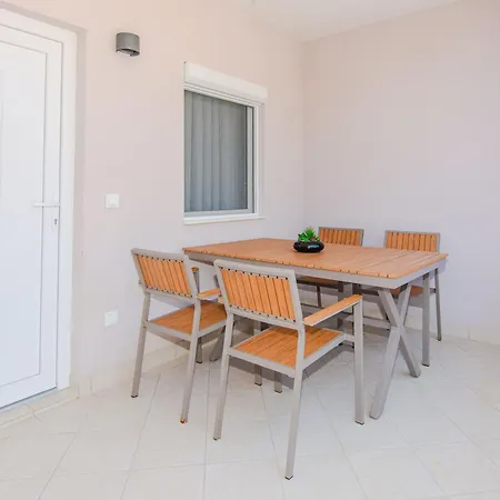 Mucaj Apartament Vir