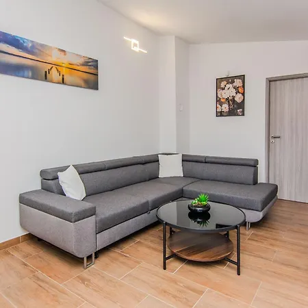 Apartament Mucaj Vir